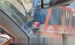 Gaziantep’te tramvaya asılan çocuklar şaşkına çevirdi