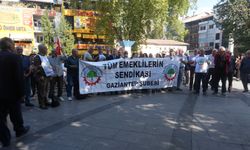 Emekliler Balıklı’da sokakta: “Geçinemiyoruz”