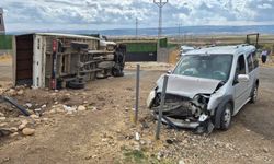 Gaziantep’te kavşakta çarpışan araçlar savruldu