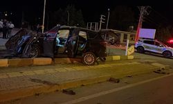 Gaziantep’te otomobil karşı şeride uçtu!