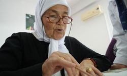 Okula gidemedi, 72 yaşında okuma-yazma öğrendi