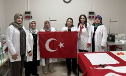 Gaziantep’te Cumhuriyet Bayramı için Türk bayrakları üretiyorlar