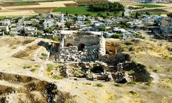 Depremde hasar gören tarihi cami için restorasyon çağrısı yapıldı