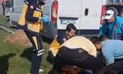 Gaziantep’te kavşakta çarpışan kamyonet refüje çıktı