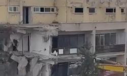 Nizip Belediye İş Hanı’nın yarısı tek darbeyle çöktü