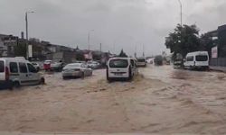 Gaziantep’te sağanak yağış trafiği olumsuz etkiledi