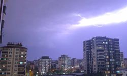 Gaziantep’te şimşekler geceyi gündüze çevirdi