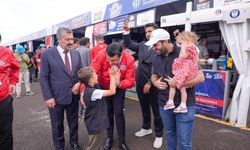Umut Yılmaz TEKNOFEST’te gençlerin projelerini inceledi
