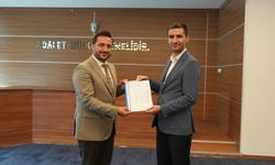 Eren Kaşısarı mazbatasını aldı