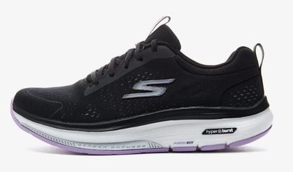 Spor ve Stil: En İyi Kadın Sneakers ile Yürüyüş Ayakkabıları