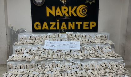 Tırdaki uyuşturucuyu narkotik köpeği buldu