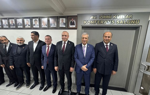 CHP'de kalabalık bayramlaşma