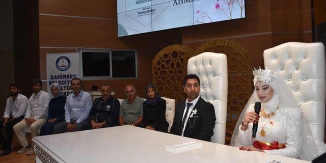 Depremzede çift "kötü gün dostu" personelin nikah şahidi oldu