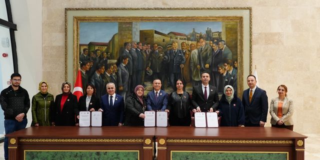 Koruyucu ailelere güçlü akademik destek