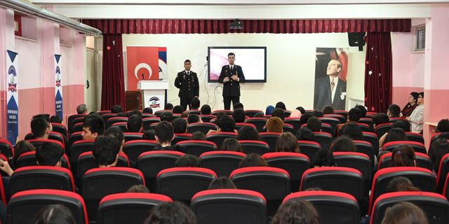 Lise öğrencilerine jandarma kariyeri anlatıldı