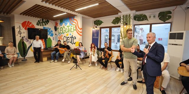 Tahmazoğlu, GAÜN’de gençlerin sorularını dinledi