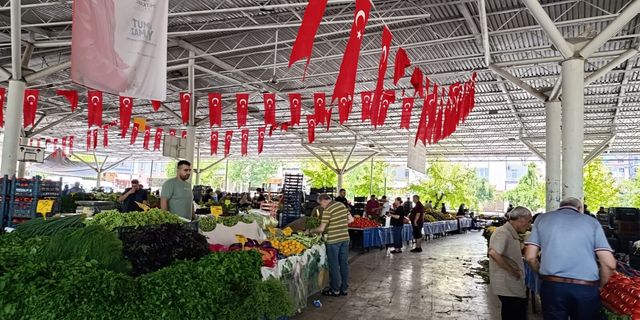 Evdeki hesap pazara uymuyor. Vatandaş da dertli esnaf da