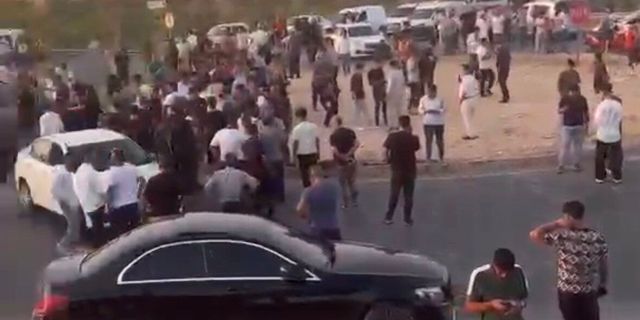 Nizip yolunda hayatını kaybedenlerin yakınları yolu trafiğe kapattı