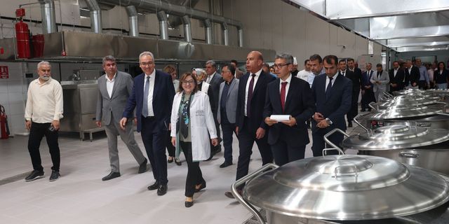Modern aşevi vatandaşlarla buluşuyor
