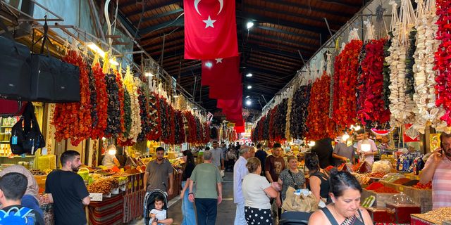 Gaziantep sokaklarında bekârlık tartışması! Bekarlık sultanlık mı, yalnızlık mı?