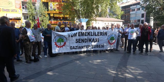 Emekliler Balıklı’da sokakta: “Geçinemiyoruz”