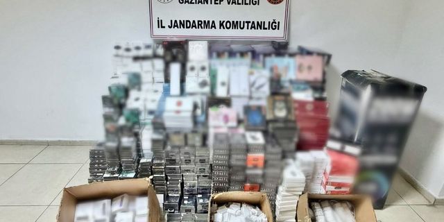 Gaziantep’te iş yerinden binlerce kaçak elektronik çıktı