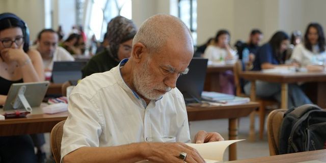 Kitap sevgisiyle kütüphanenin müdavimi oldu