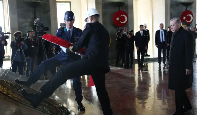 Devlet erkanı Anıtkabir'de düzenlenen anma törenine katıldı