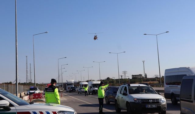 Jandarmanın havadaki gözü 'cayrokopter' ile otoyolda denetim