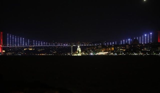 Boğaz'da gemi trafiği çift yönlü askıya alındı