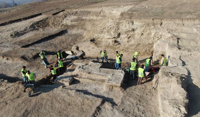 Pompeiopolis'te heyecanlandıran keşif: Afrodit heykelleri bulundu