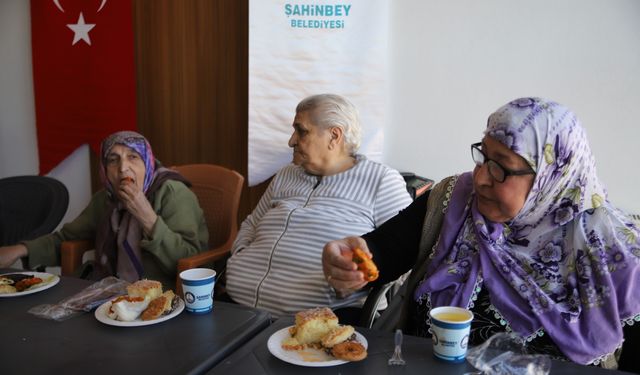 İhtiyaç sahibi yaşlıların kişisel bakımları özel olarak yapıldı