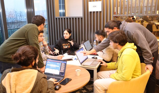 Genç Yazılımcılar HKÜ Web Hackathon’da Yarıştı