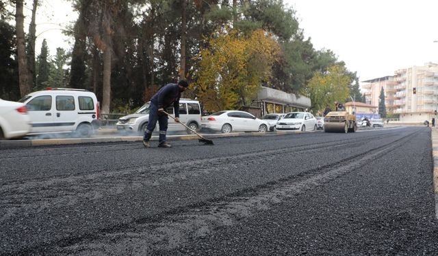 Nizip Belediyesi ekipleri yol yapımına devam ediyor