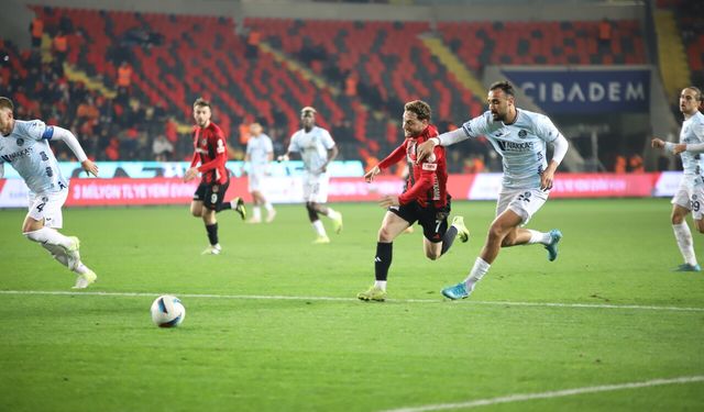 Gaziantep FK - Adana Demirspor Maçında İlk Yarı Sona Erdi