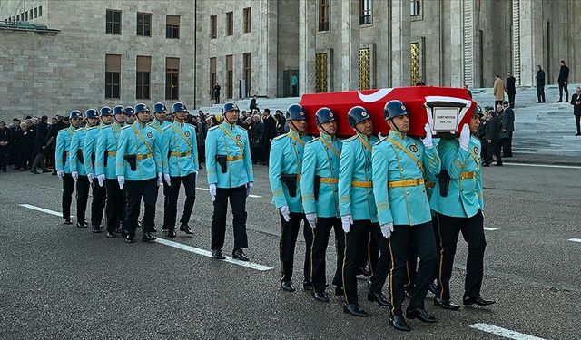 Eski Bakan Nahit Menteşe son yolculuğuna uğurlandı