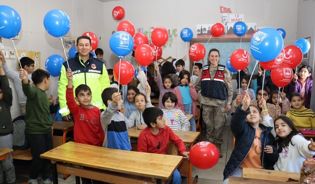 Jandarmadan depremzede öğrencilere trafik eğitimi