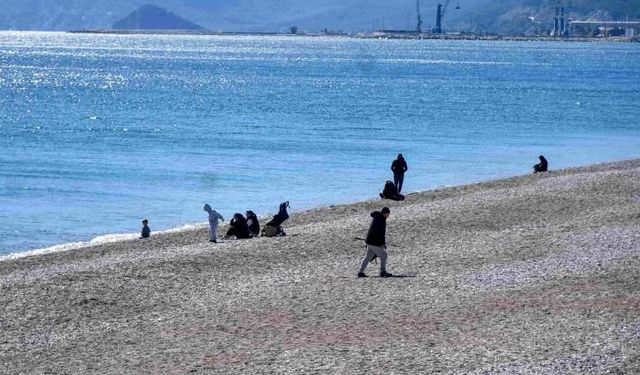 Türkiye Soğuk Hava ile Mücadele Ederken Antalya’da Güneş Açtı