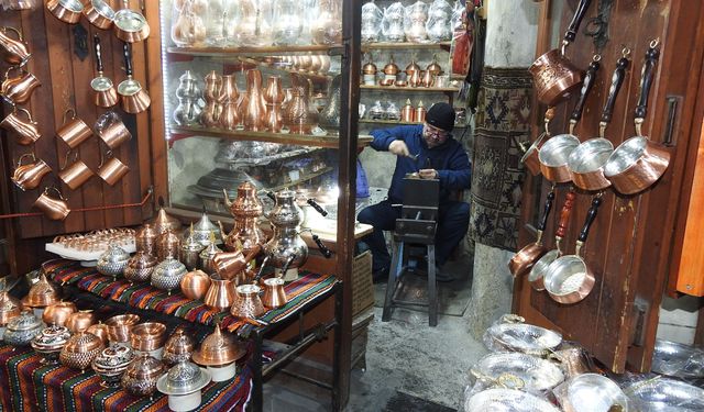 Bakırdan çıkan sesle huzur buluyorlar