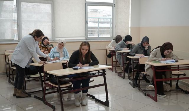 Kadınlar ücretsiz yabancı dil kursuyla kendini geliştiriyor