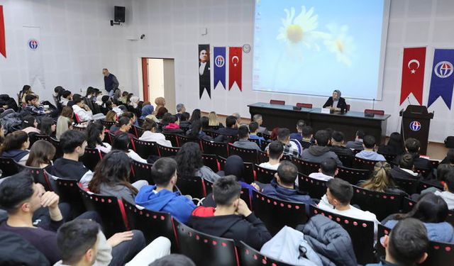 GAÜN’de Toplum Kadın Ve Spor Konferansı