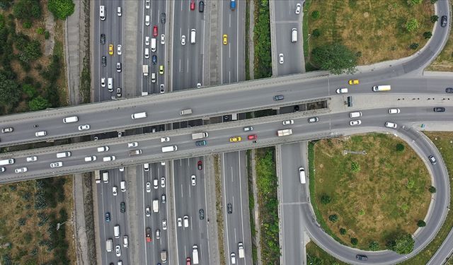 Motorlu kara taşıtları 348,1 milyar kilometre yol katetti