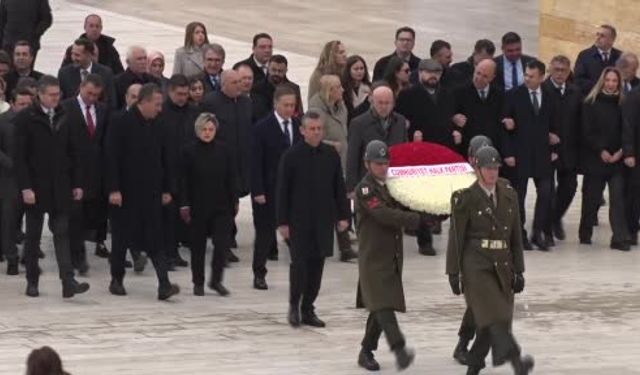 CHP lideri Özel Anıtkabir'i ziyaret etti