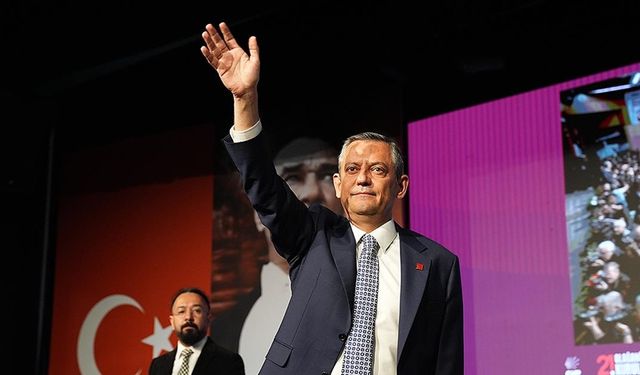 CHP'de Özgür Özel yeniden Genel Başkan seçildi