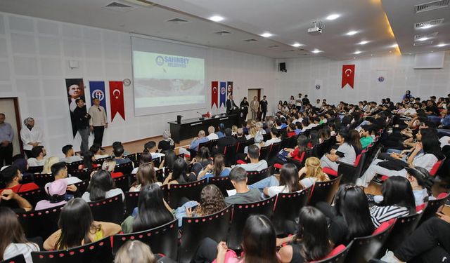 Tahmazoğlu GAÜN'de gençlerle buluştu