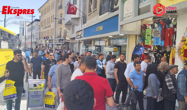 Gaziantep'te 10 TL'lik baklava kuyruğu!