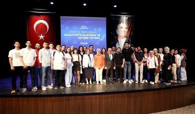 Fatma Şahin UFEST kapsamında GAÜN’de öğrencilerle bir araya geldi