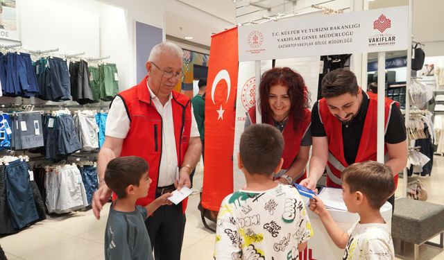 “Yetim Gülerse, Dünya Güler”