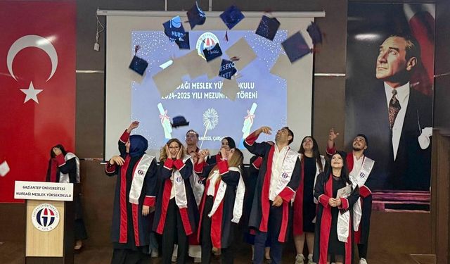 GAÜN Nurdağı MYO’da mezuniyet sevinci