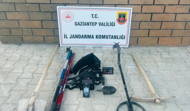 Kaçak kazı yaparken yakalandılar